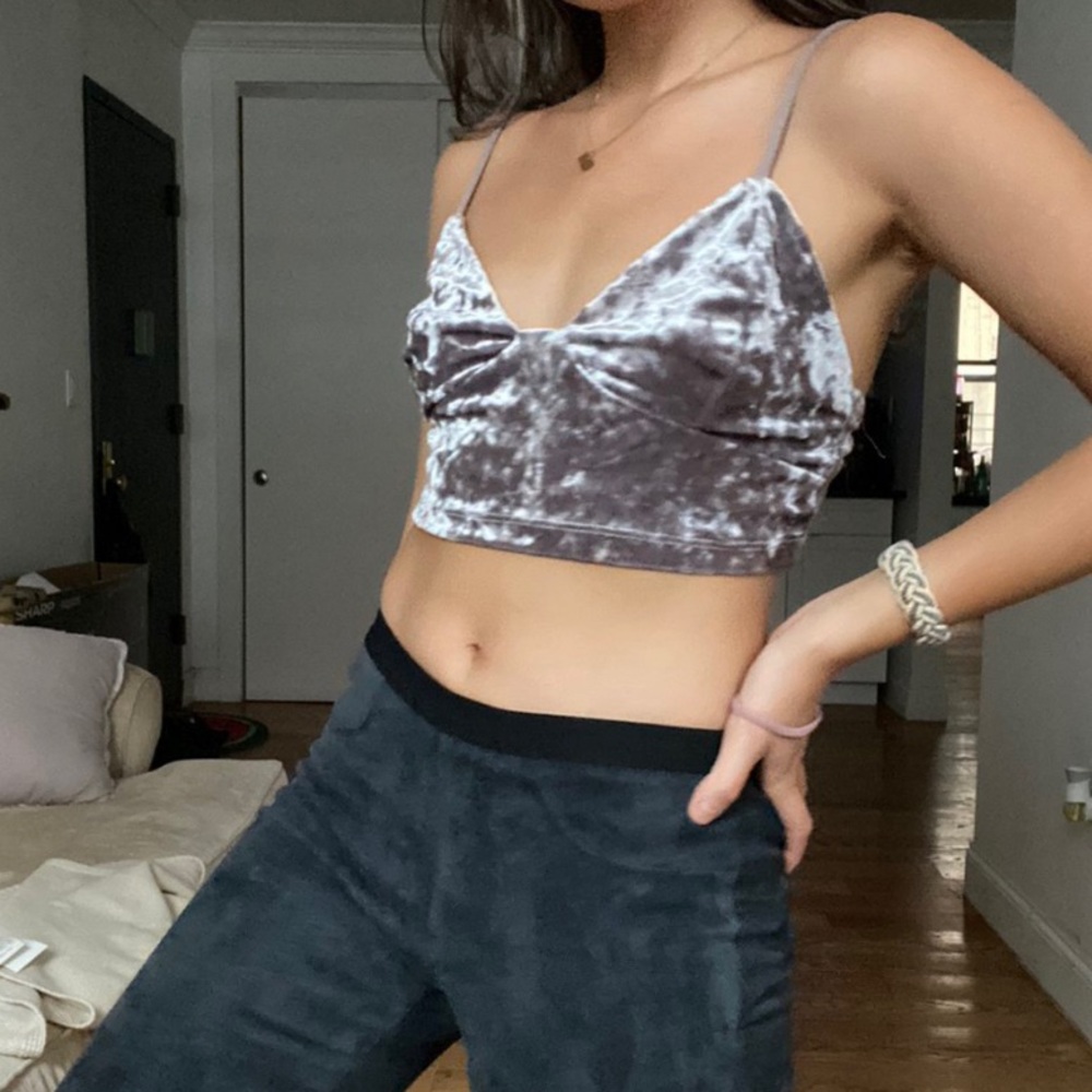 🎶 VELVET SPAGHETTI STRAP TANK TOP 🎶